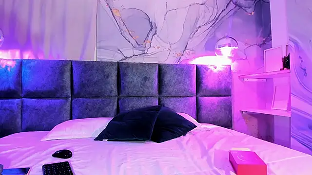 loladupont online show from March 20, 11:38 am