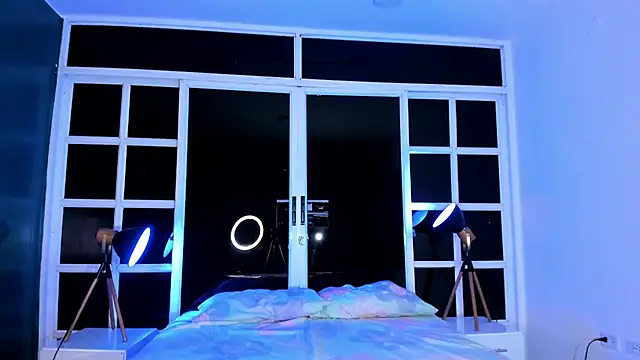 loladupont online show from March 29, 2:44 am