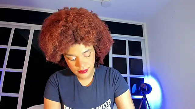 Snapshot of loladupont chatting on July 19, 3:10 am loladupont online show from July 19, 3:10 am