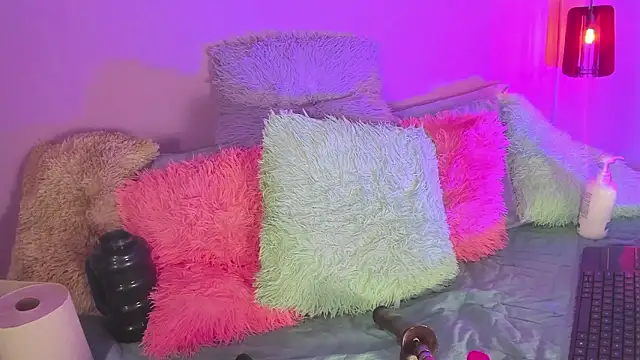 Little lili19 online show from February 20, 9:37 pm