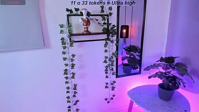 Snapshot of Little_lili19 chatting on April 30, 8:57 pm Little lili19 online show from April 30, 8:57 pm