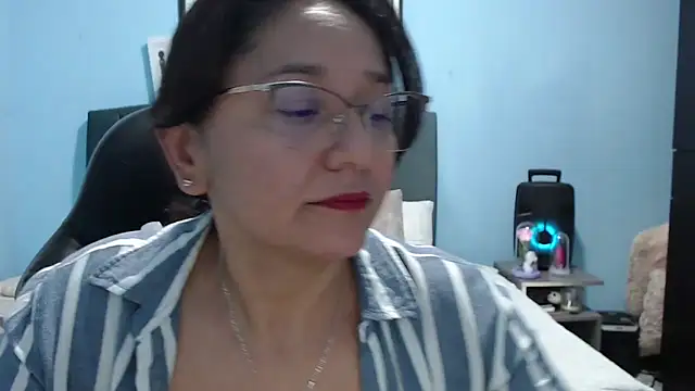 Snapshot of AngelRouss chatting on May 15, 2:18 am AngelRouss online show from May 15, 2:18 am