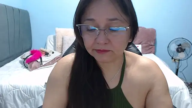 Snapshot of AngelRouss chatting on June 13, 12:52 am AngelRouss online show from June 13, 12:52 am