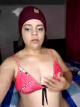 Snapshot of AriaYummy chatting on January 6, 3:31 am AriaYummy online show from January 6, 3:31 am