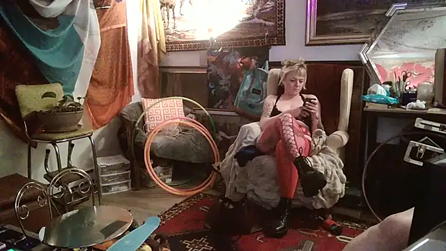 SilverandFox online show from February 25, 9:42 am