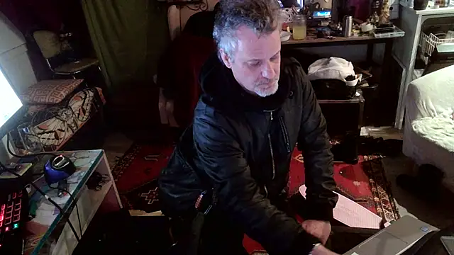 SilverandFox online show from March 10, 9:21 am