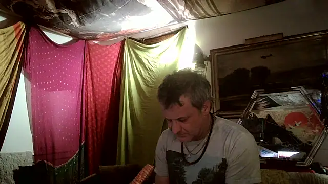 SilverandFox online show from March 21, 1:34 pm