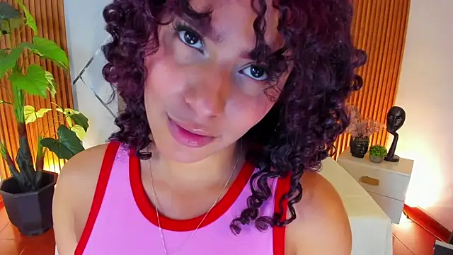 charlottee white online show from December 18, 8:37 pm