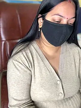 FlatVincy4 online show from December 5, 4:43 am