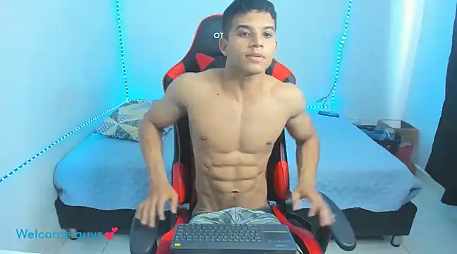 Snapshot of oliver_thompsson7 chatting on January 27, 7:35 pm oliver thompsson7 online show from January 27, 7:35 pm