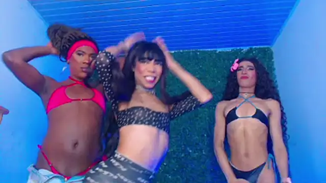 Snapshot of newgroupxxx chatting on December 2, 7:25 am newgroupxxx online show from December 2, 7:25 am