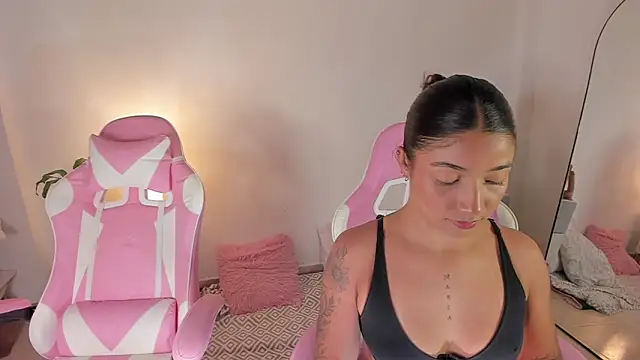 martina roldam online show from October 8, 1:58 am