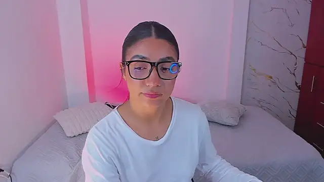 martina roldam online show from March 16, 5:44 am