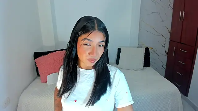 Snapshot of martina_roldam chatting on June 25, 1:16 am martina roldam online show from June 25, 1:16 am