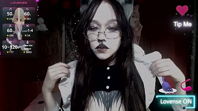 chloe crystall killer online show from October 31, 7:15 pm