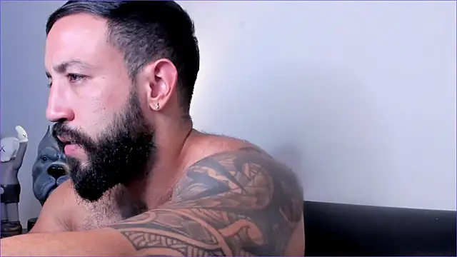 Snapshot of BradLeon_ chatting on December 14, 11:15 am BradLeon online show from December 14, 11:15 am