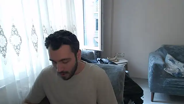 handsomeee04 online show from May 22, 3:17 pm