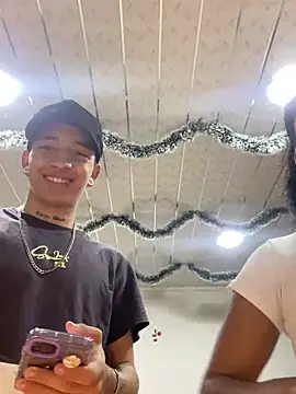 Snapshot of iamcloe_11 chatting on December 22, 12:39 am iamcloe 11 online show from December 22, 12:39 am