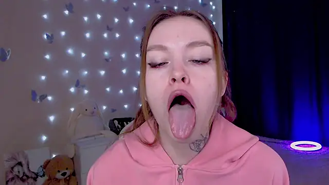 Snapshot of Naughty_Mable chatting on February 15, 1:24 am Naughty Mable online show from February 15, 1:24 am