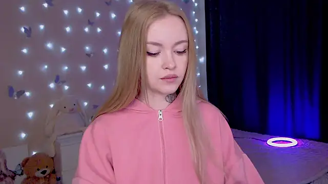 Snapshot of Naughty_Mable chatting on February 22, 11:58 pm Naughty Mable online show from February 22, 11:58 pm