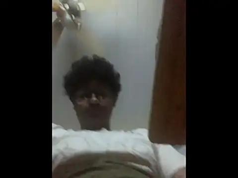 Snapshot of MelHorny03 chatting on March 2, 4:03 am MelHorny03 online show from March 2, 4:03 am