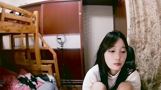 Snapshot of lulu-2002 chatting on January 5, 1:15 pm lulu-2002 online show from January 5, 1:15 pm