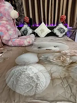 Little  Lia online show from November 26, 1:45 pm