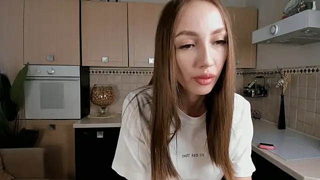 Snapshot of LinnGaillard chatting on December 27, 7:29 am LinnGaillard online show from December 27, 7:29 am