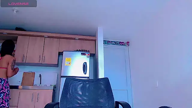 Snapshot of michell_play1_ chatting on February 10, 7:07 pm michell play1 online show from February 10, 7:07 pm