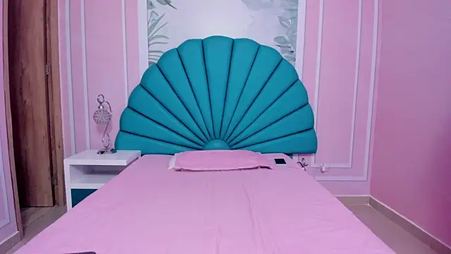 Snapshot of Daphne_Fox_ chatting on January 12, 11:28 am Daphne Fox online show from January 12, 11:28 am