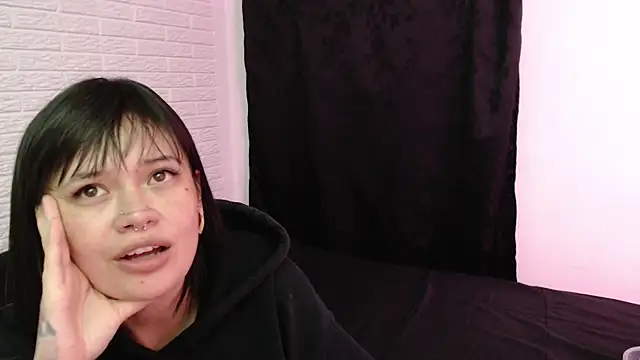 Snapshot of rousstattoo chatting on January 5, 5:20 am rousstattoo online show from January 5, 5:20 am