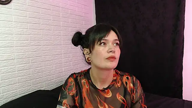 Snapshot of rousstattoo chatting on January 8, 2:25 am rousstattoo online show from January 8, 2:25 am