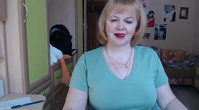 Snapshot of vixey_fox chatting on January 25, 9:04 am vixey fox online show from January 25, 9:04 am