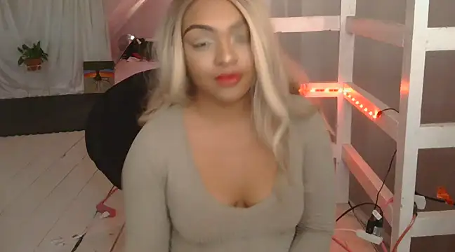 Snapshot of jaslenelovely chatting on January 8, 3:39 pm jaslenelovely online show from January 8, 3:39 pm