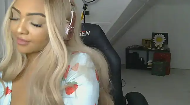 Snapshot of jaslenelovely chatting on January 15, 11:30 pm jaslenelovely online show from January 15, 11:30 pm
