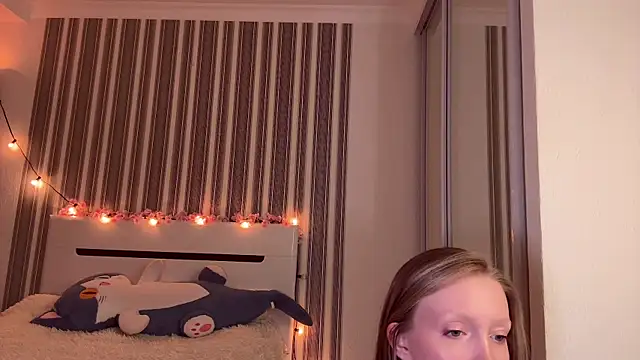 Awwwrora online show from November 11, 6:41 pm