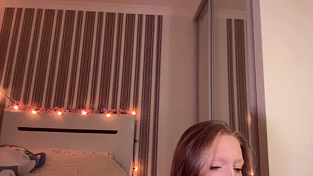 Awwwrora online show from November 17, 3:51 pm