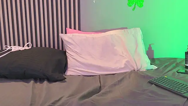 GysellHanson online show from April 1, 1:41 pm