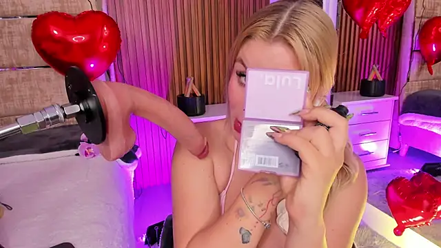 LolaAngellx online show from February 14, 9:00 pm