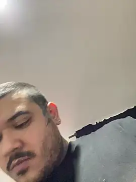 El Titan1998 online show from February 24, 8:58 pm