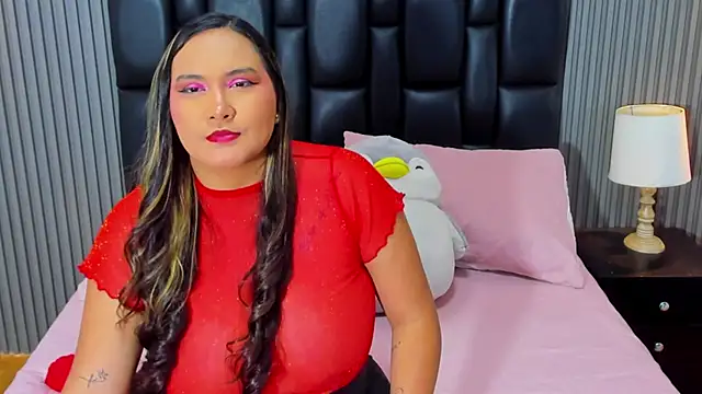 Snapshot of MiaLaurents chatting on February 15, 12:37 am MiaLaurents online show from February 15, 12:37 am