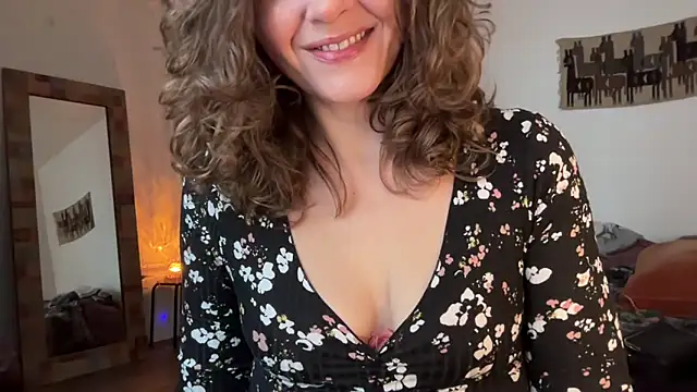 leahsparkles online show from November 9, 1:31 pm