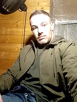 Snapshot of Eddyfrancis87 chatting on December 22, 4:42 am Eddyfrancis87 online show from December 22, 4:42 am