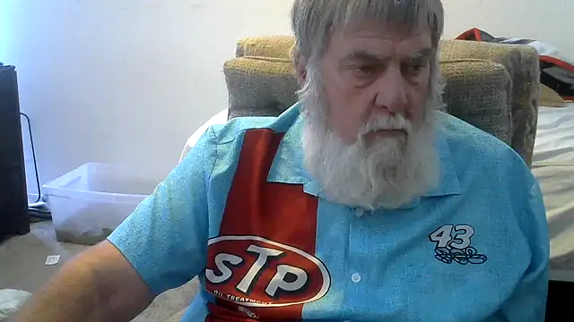 viejo oso online show from June 7, 5:55 am