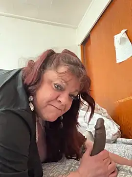 Luciouslouise72xh online show from September 12, 10:21 pm