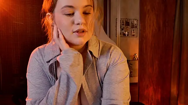 TessPleasure online show from December 15, 10:30 am