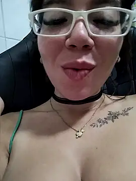 Snapshot of StarSex22 chatting on February 10, 5:25 am StarSex22 online show from February 10, 5:25 am