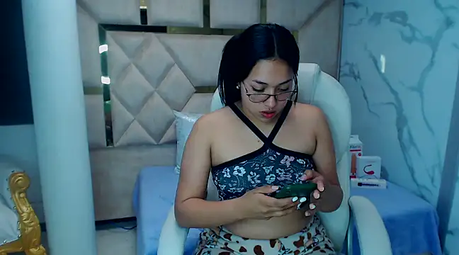 IsabellRodriguez18 online show from March 8, 8:00 am