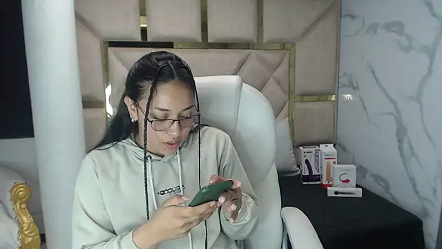 IsabellRodriguez18 online show from March 9, 3:54 am