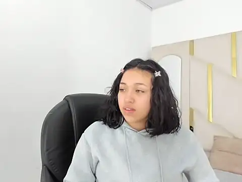 IsabellRodriguez18 online show from September 19, 2:35 am